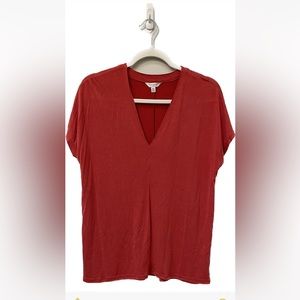 🍀 Women’s Lucky Brand salmon color v-neck top in size medium